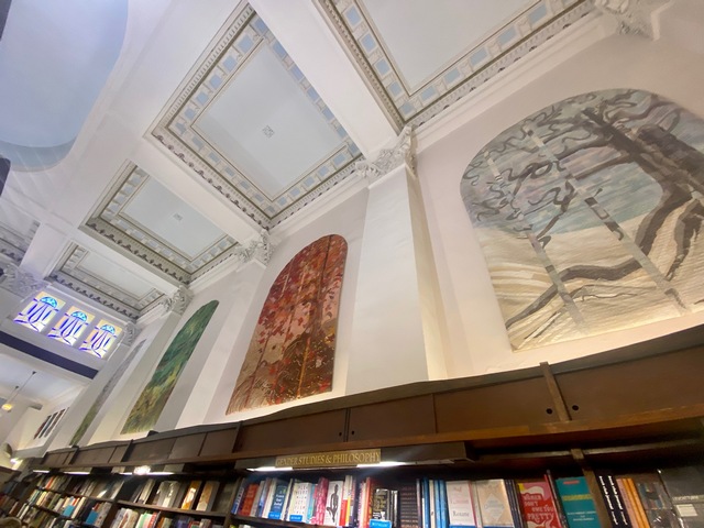 Munro\s Book Store