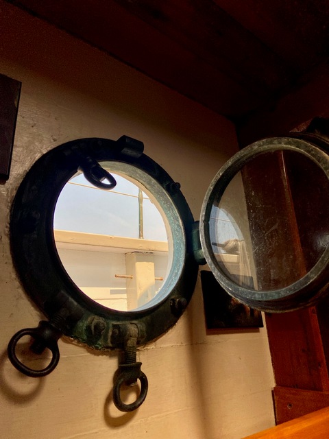 Porthole on the Duen